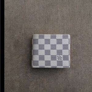 White brand new wallet never used